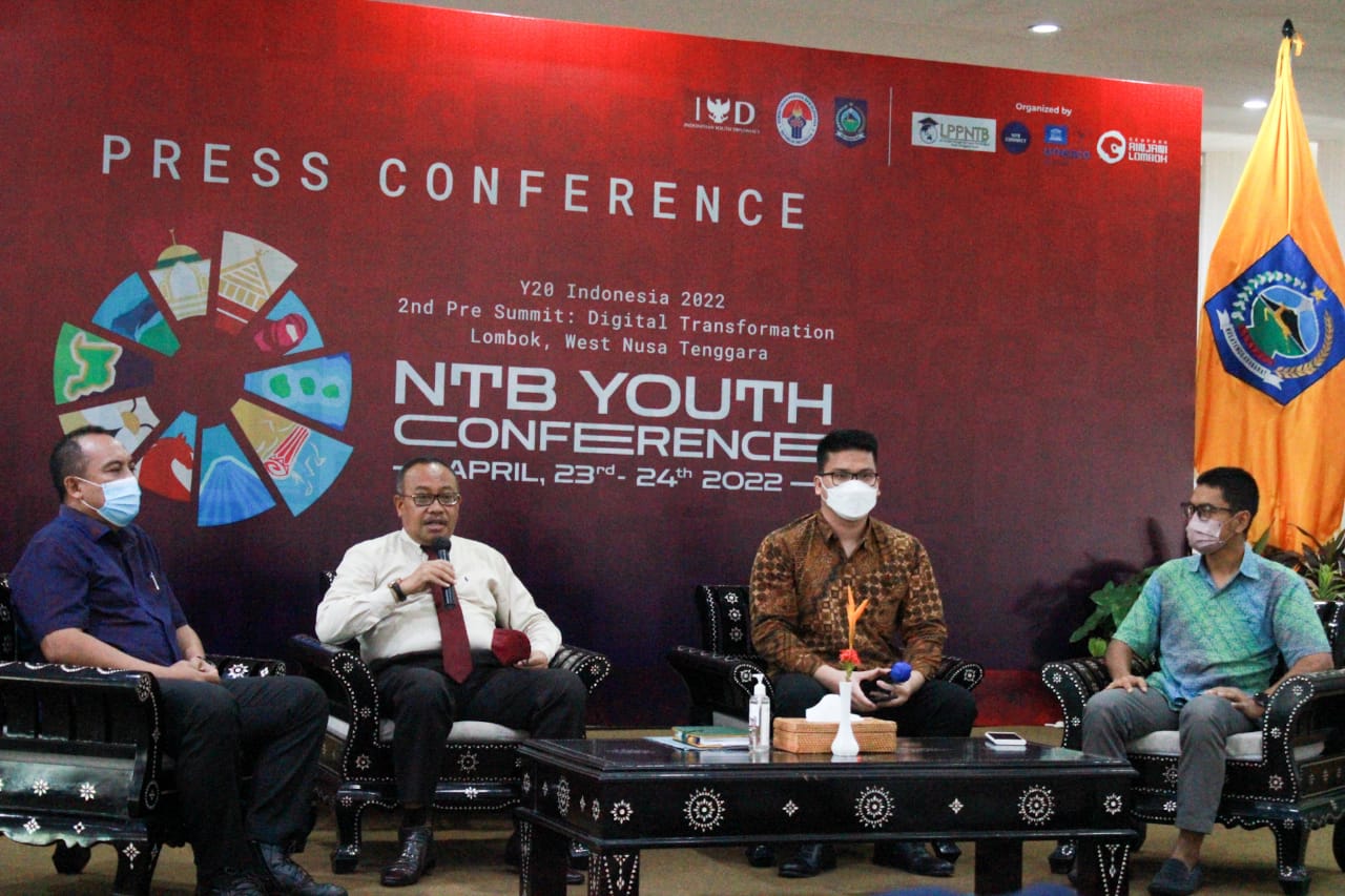 press-conference-y-20